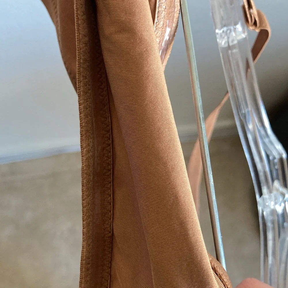 SKIMS Signature Swim Bandeau Bikini Top in Almond (Size 2X)